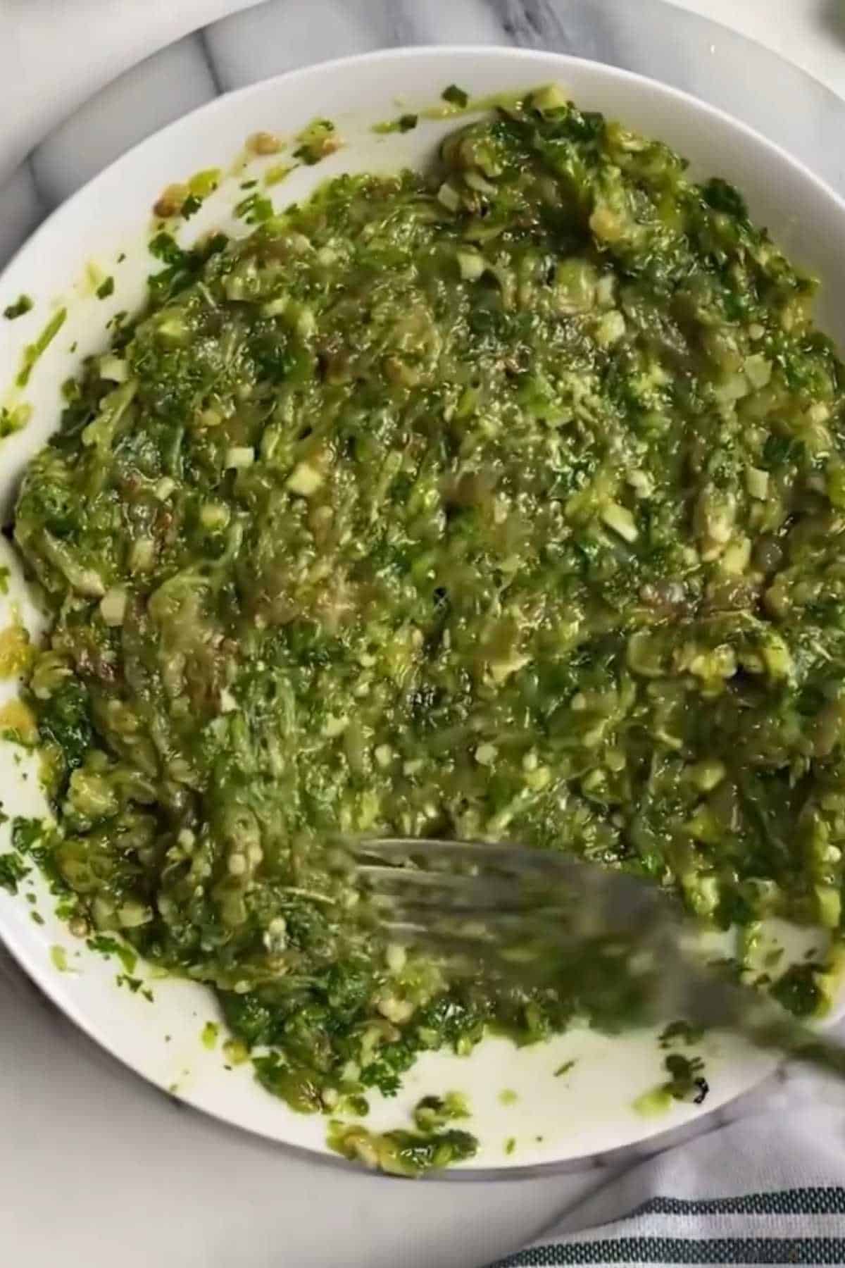 Mix well the green baingan bharta.