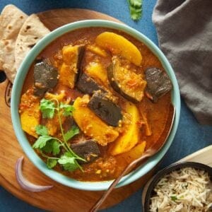 Rasedaar Baingan Aloo featured image.