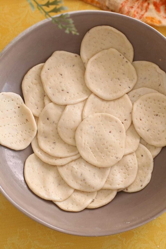 Rolled papris in a large brown bowl.