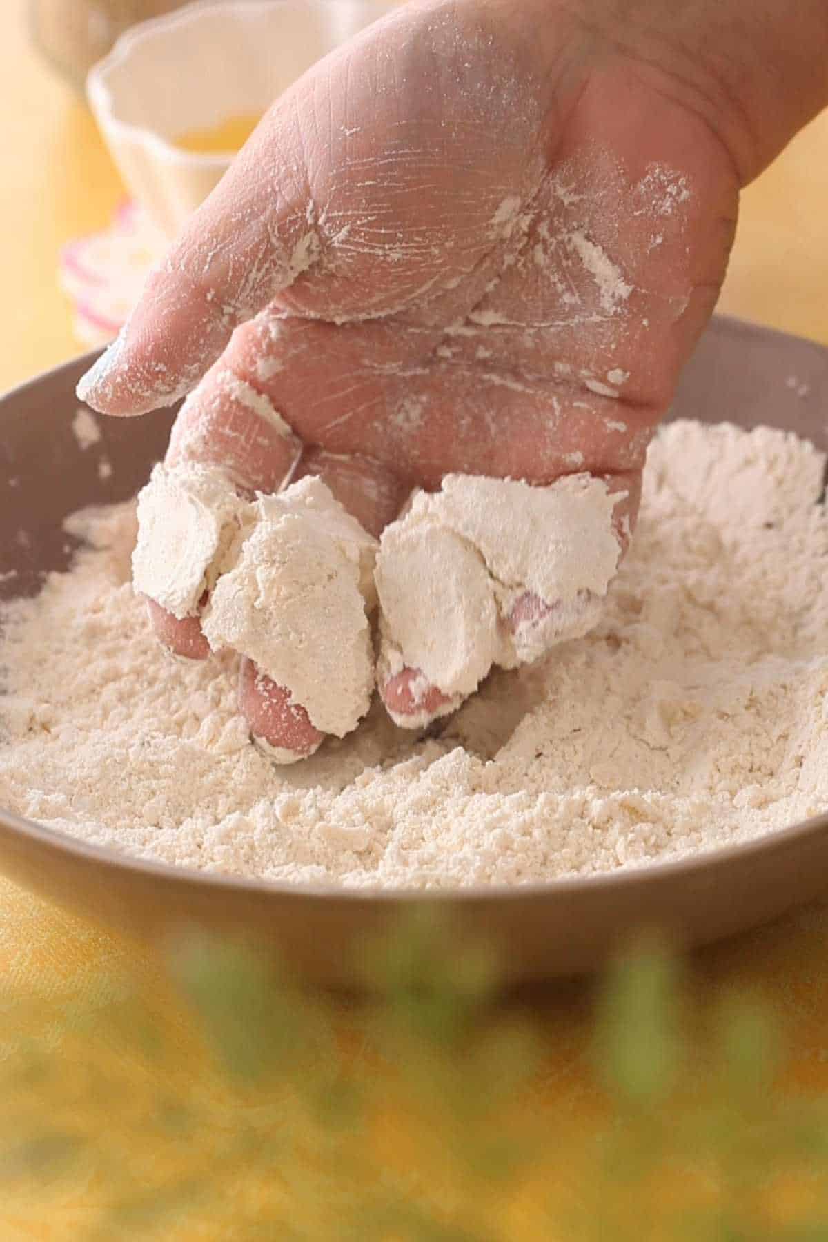 Image showing that the quantity of ghee is not right in the flour.