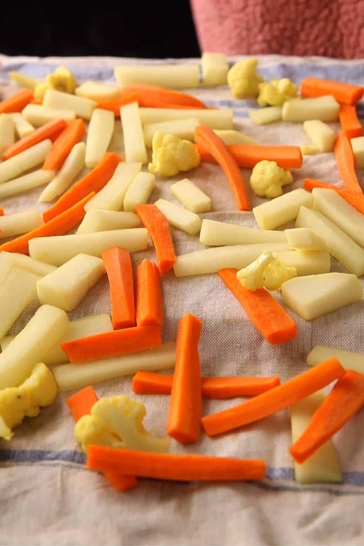 Air drying the vegetables for pickle.