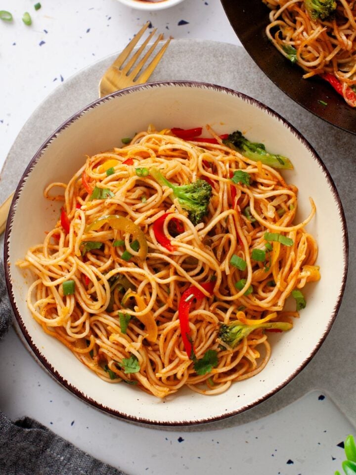Vegetable Hakka Noodles Featured Image.