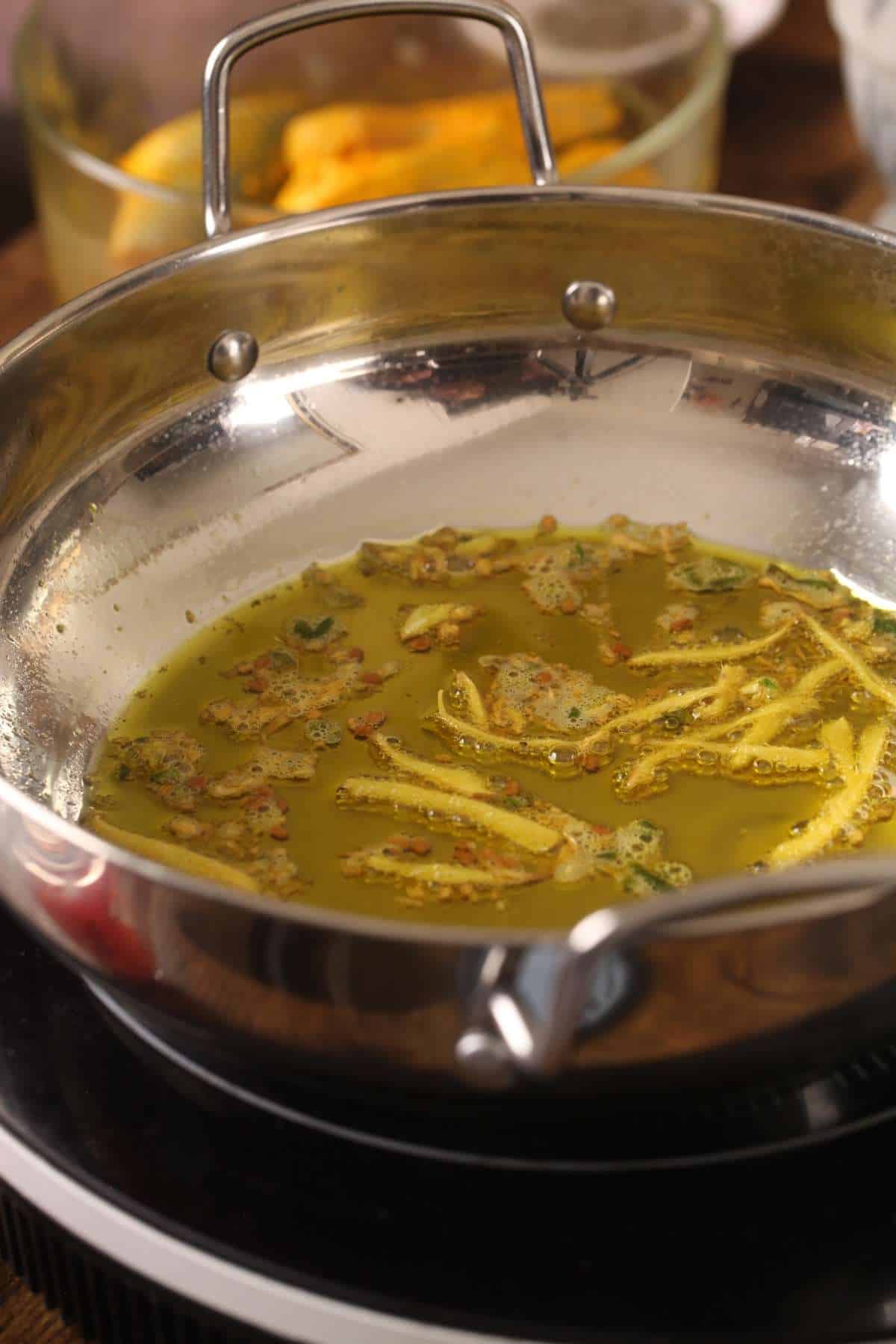 Tempered Mustard Oil with ginger, garlic & green chilli