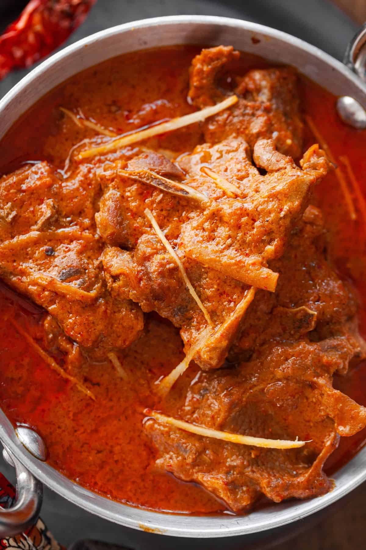 Close image of laal maas.