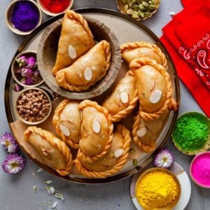 Chashni Wali Mawa Gujiya Featured Image