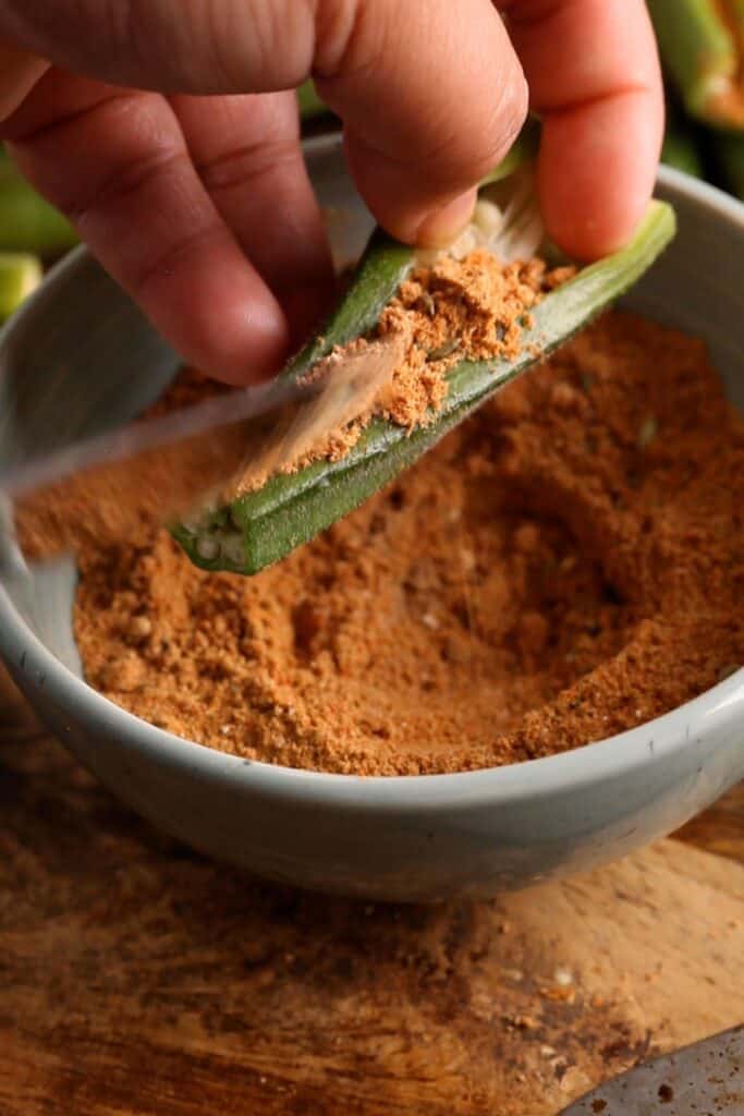 Put dry spices in the bhindi.