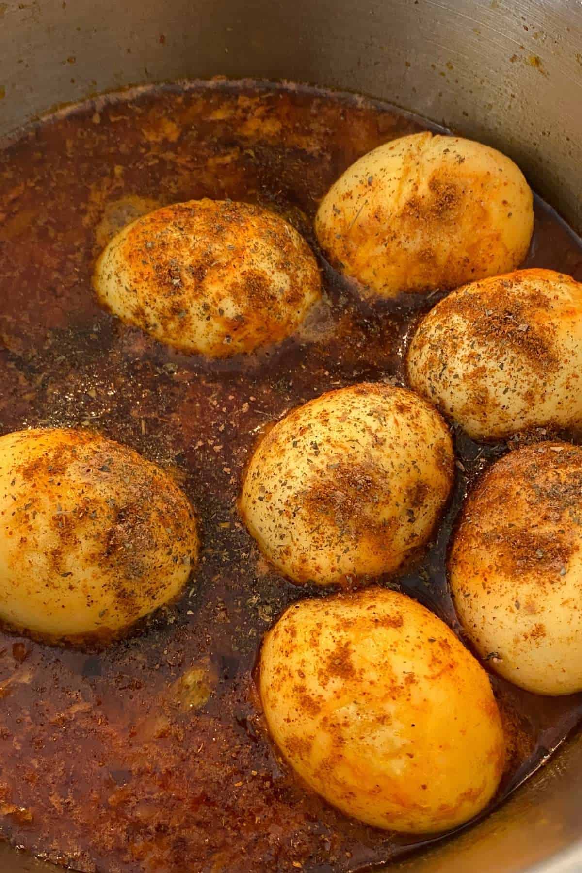 Finish the punjabi egg masala with garam masala, dry mango powder and kasuri methi.
