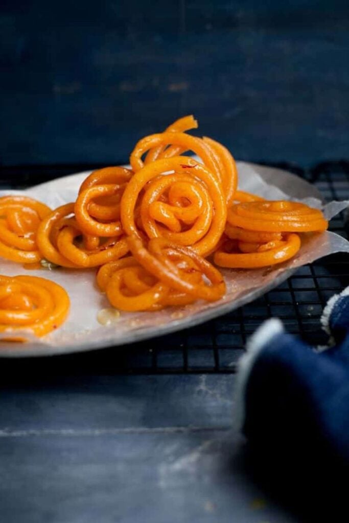 Side shot of jalebi.