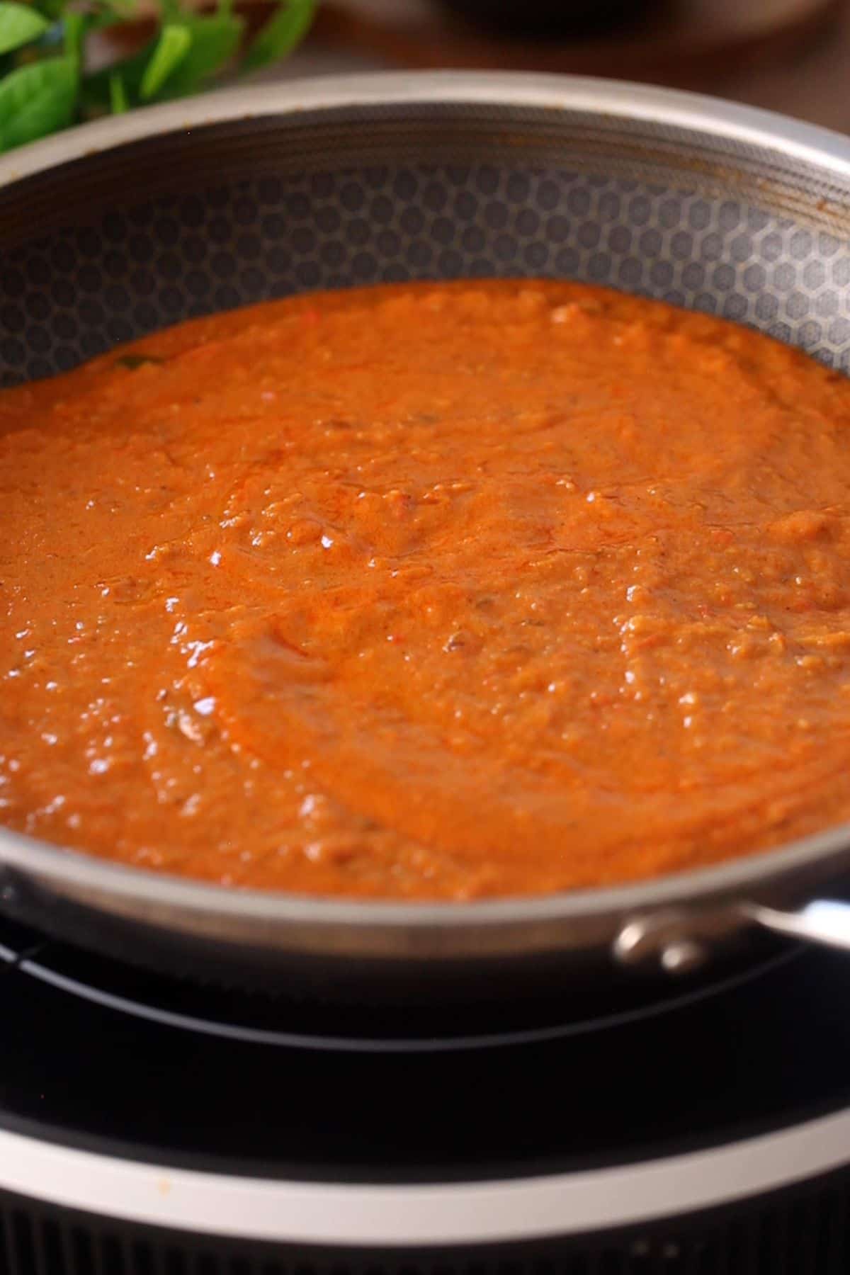 Tomatoes are cooked until we see again tiny oil bubbles.