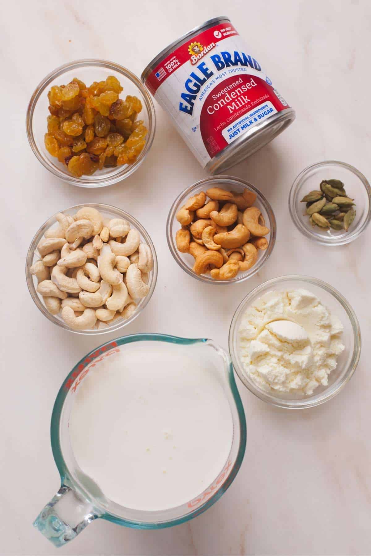 Ingredients needed to make cashew ice cream.