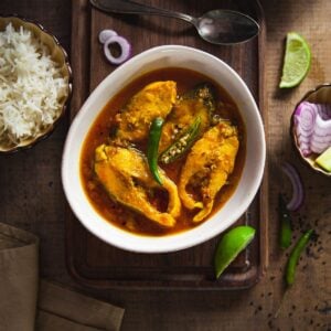 bengali macher jhol featured image.