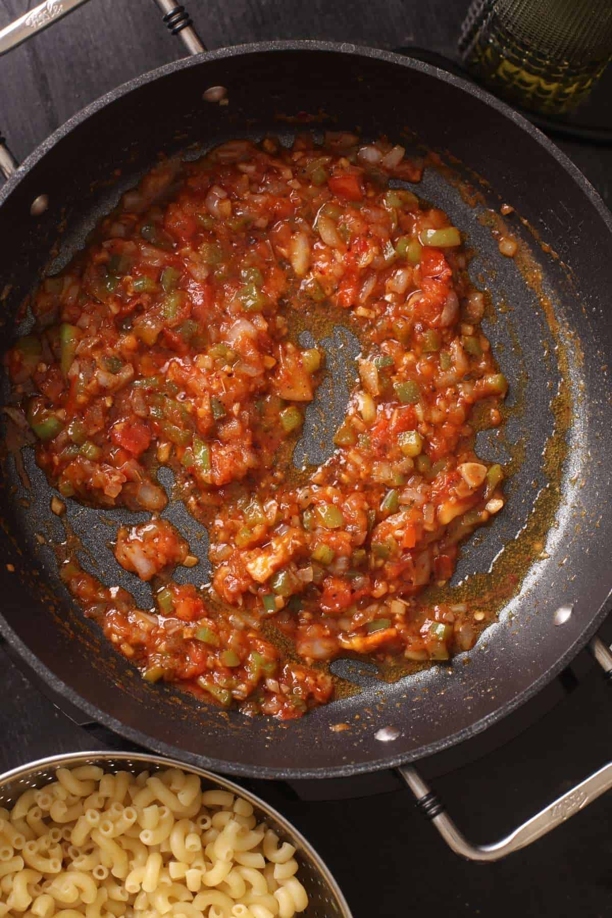 Desi pasta sauce ready for macaroni.