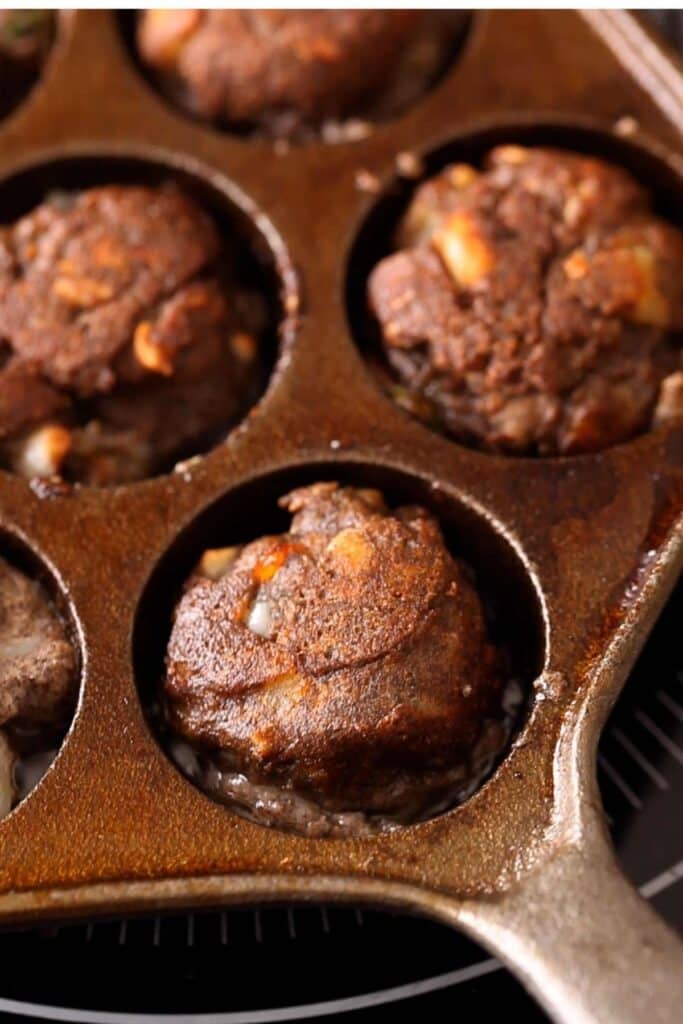 Let pakoras brown and crisp on all sides.