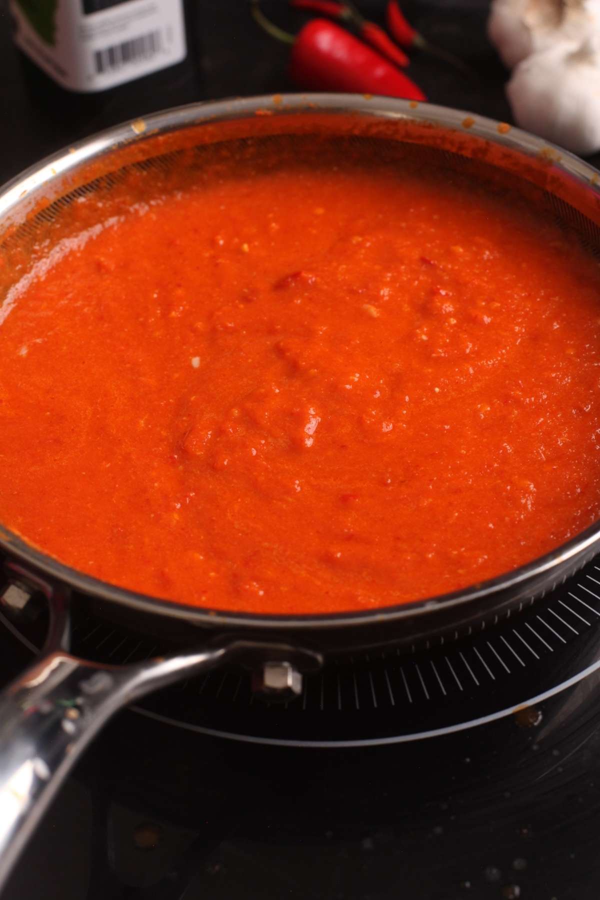 Hot garlic sauce thickened with cornstarch.