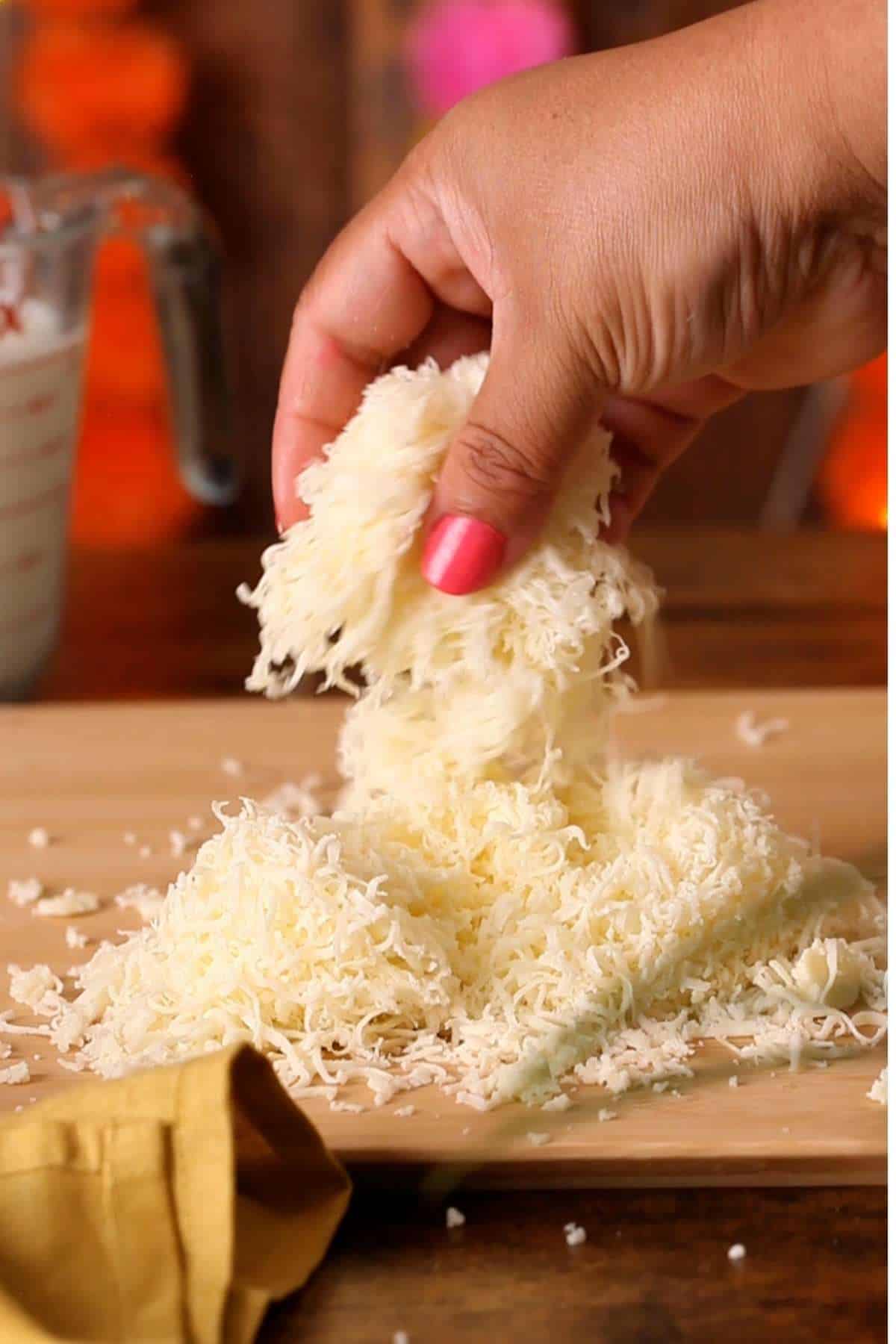 Finge grated paneer.