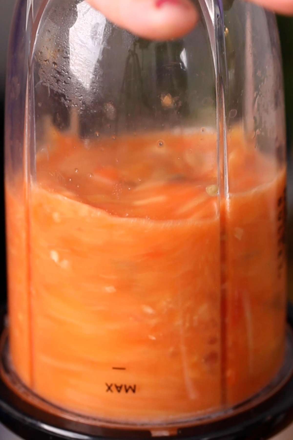Blending tomato cashew paste.