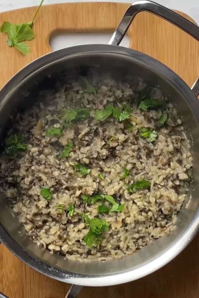 Garnish khichdi with chopped cilantro.