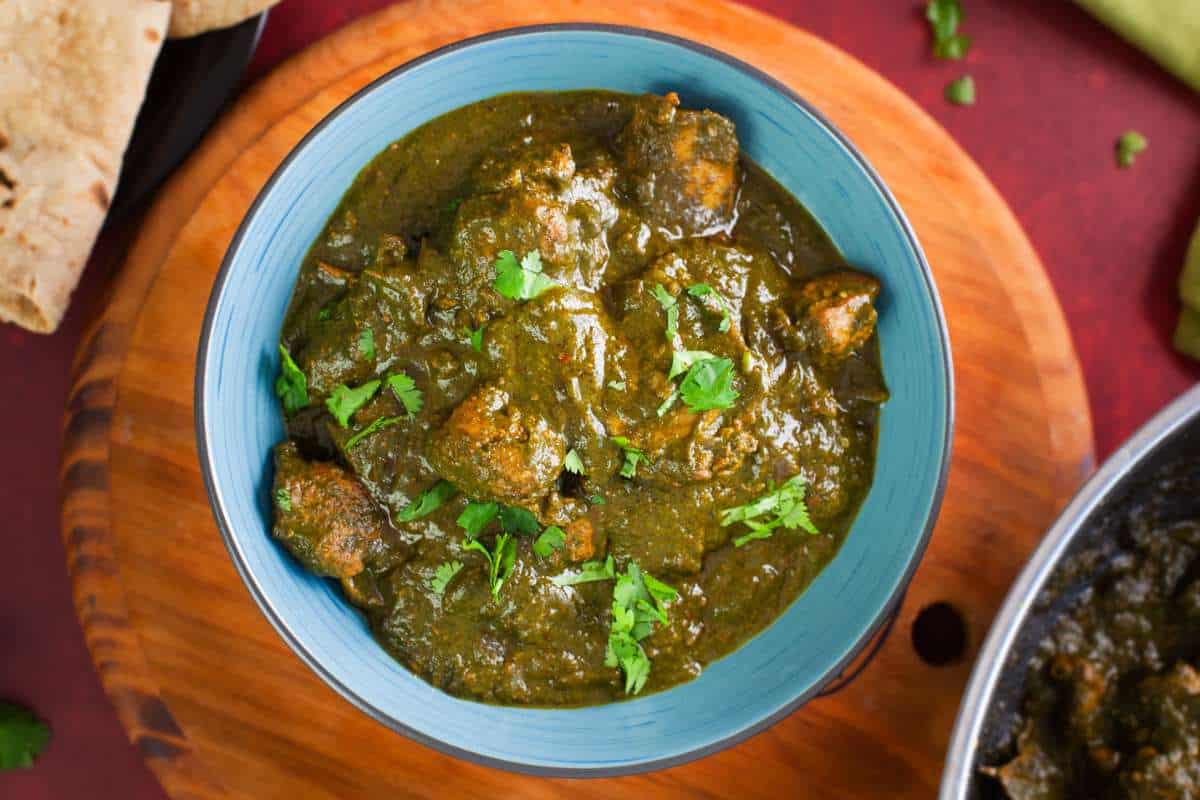 Close up of murgh palak.