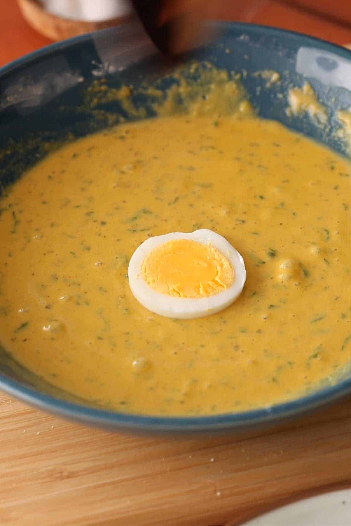 Egg slice placed in the pakora batter.