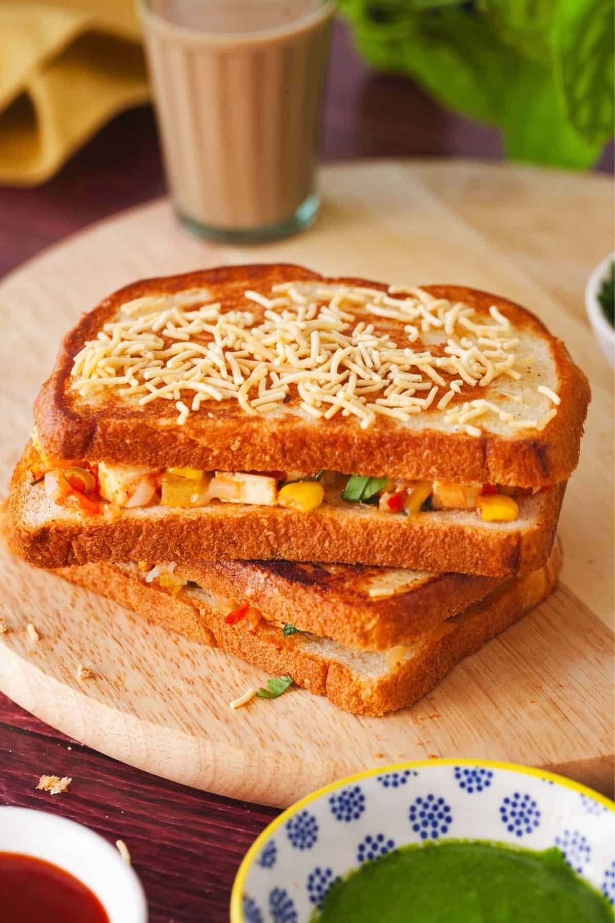 Paneer sandwich topped with crispy gram flour noodles for crunch.