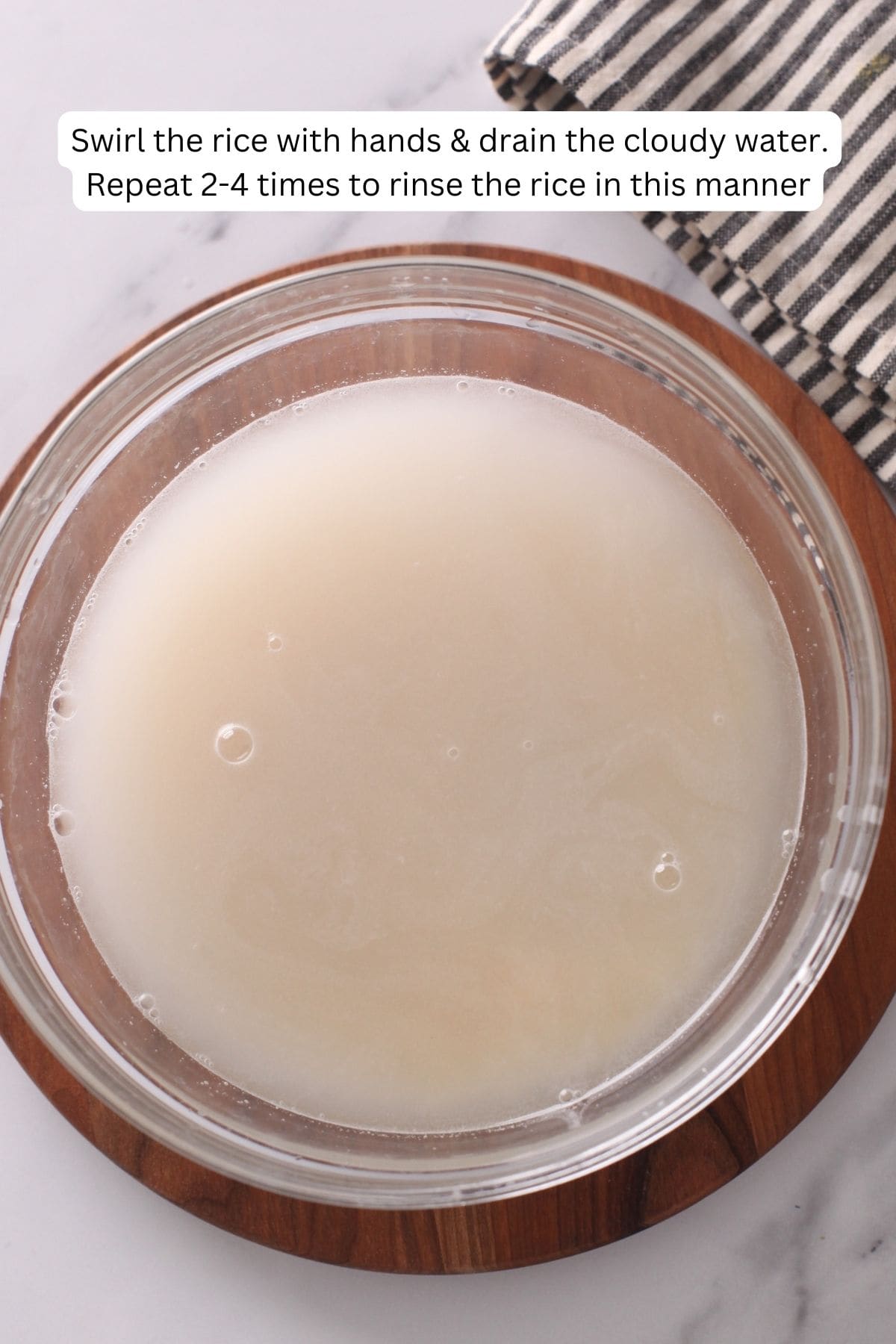 Cloudy water while rinsing rice.