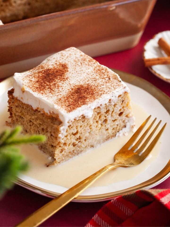 Gingerbread tres leches cake featured image.